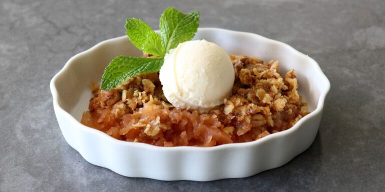 Apple Crisp Recipe: Easy, Delicious, Perfectly Crunchy