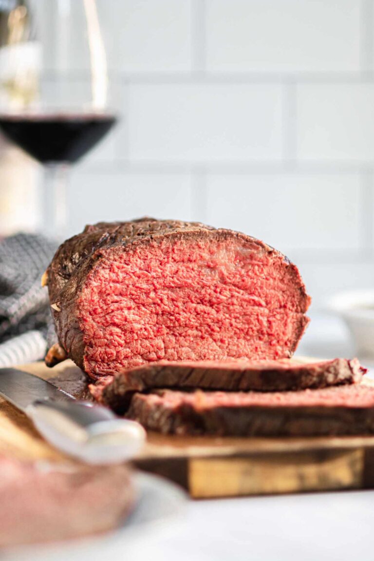 Irresistibly Tender Classic Roast Beef: A Timeless Family Favorite for Special Occasions