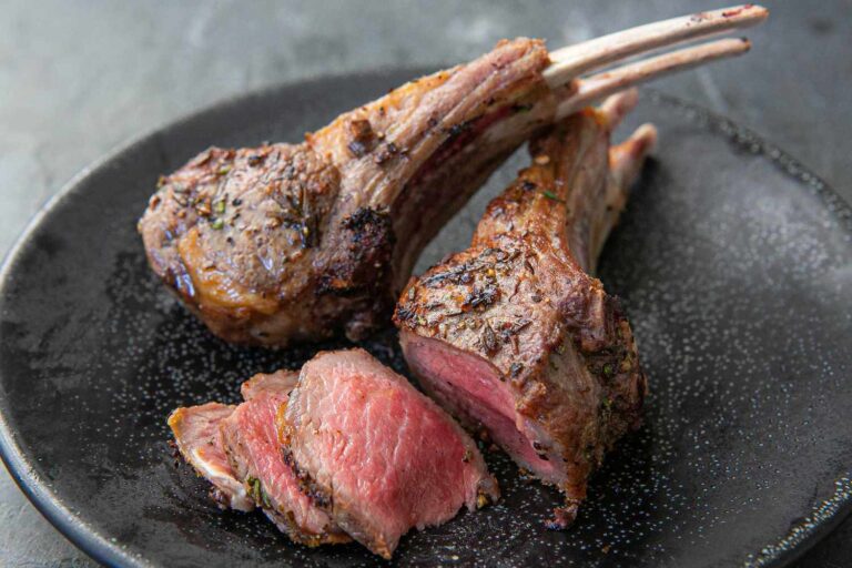 Irresistibly Tender Garlic Rosemary Lamb Chops: A Flavorful Culinary Delight