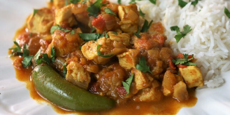 Succulent Chicken Bhuna: A Flavorful Journey to Irresistible Spices and Aromatic Bliss